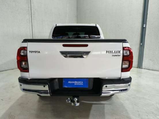 TOYOTA-HILUX-2025
