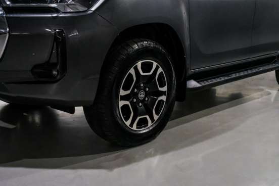 TOYOTA-HILUX-2023