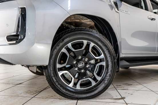 TOYOTA-HILUX-2025