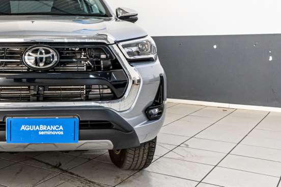 TOYOTA-HILUX-2025