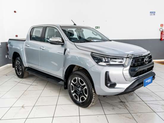 TOYOTA-HILUX-2.8 D-4D TURBO DIESEL CD SRX 4X4 AUTOMÁTICO TOYOTA-HILUX-2025
