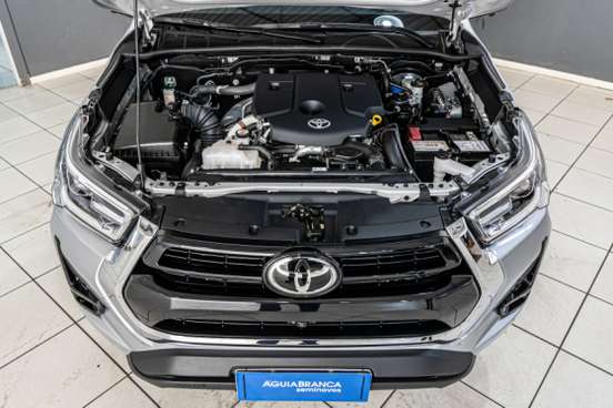 TOYOTA-HILUX-2025