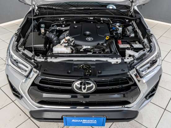 TOYOTA-HILUX-2.8 D-4D TURBO DIESEL CD SRX 4X4 AUTOMÁTICO TOYOTA-HILUX-2025