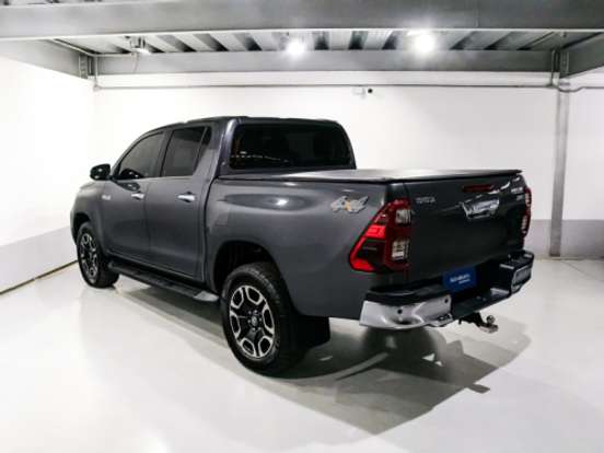 TOYOTA-HILUX-2.8 D-4D TURBO DIESEL CD SRX 4X4 AUTOMÁTICO TOYOTA-HILUX-2023