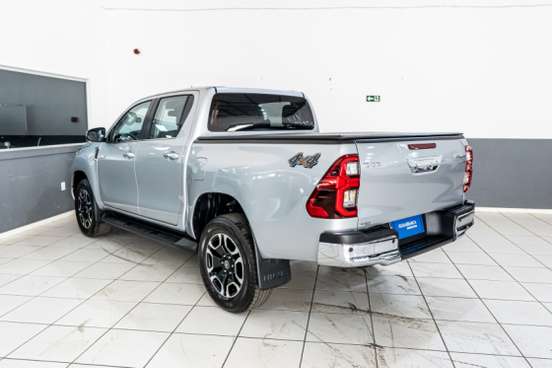 TOYOTA-HILUX-2025