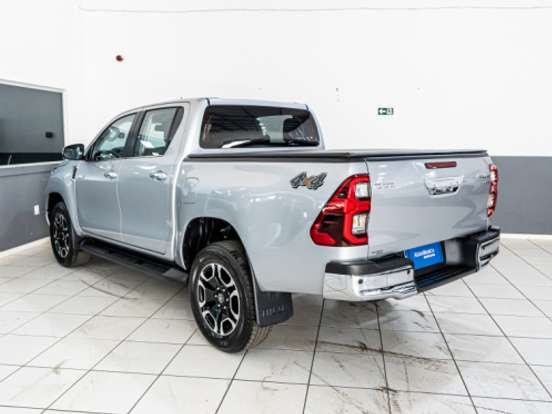 TOYOTA-HILUX-2.8 D-4D TURBO DIESEL CD SRX 4X4 AUTOMÁTICO TOYOTA-HILUX-2025