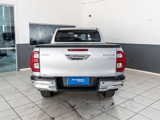 TOYOTA-HILUX-2.8 D-4D TURBO DIESEL CD SRX 4X4 AUTOMÁTICO TOYOTA-HILUX-2025