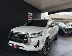 TOYOTA HILUX 2.8 D-4D TURBO DIESEL CD SRX 4X4 AUTOMÁTICO TOYOTA HILUX 2.8 D-4D TURBO DIESEL CD SRX 4X4 AUTOMÁTICO