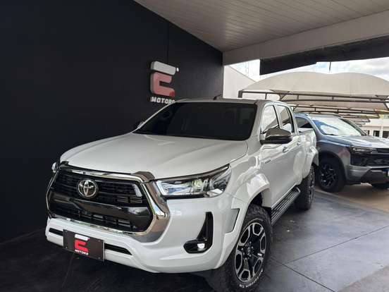 TOYOTA-HILUX-2.8 D-4D TURBO DIESEL CD SRX 4X4 AUTOMÁTICO TOYOTA-HILUX-2023
