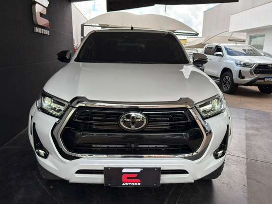 TOYOTA-HILUX-2.8 D-4D TURBO DIESEL CD SRX 4X4 AUTOMÁTICO TOYOTA-HILUX-2023