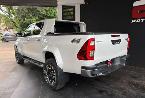TOYOTA-HILUX-2023