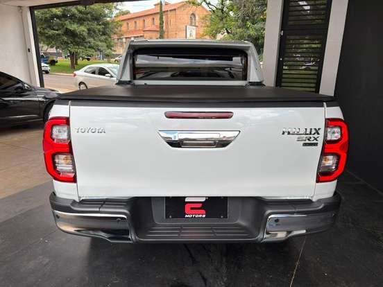 TOYOTA-HILUX-2.8 D-4D TURBO DIESEL CD SRX 4X4 AUTOMÁTICO TOYOTA-HILUX-2023