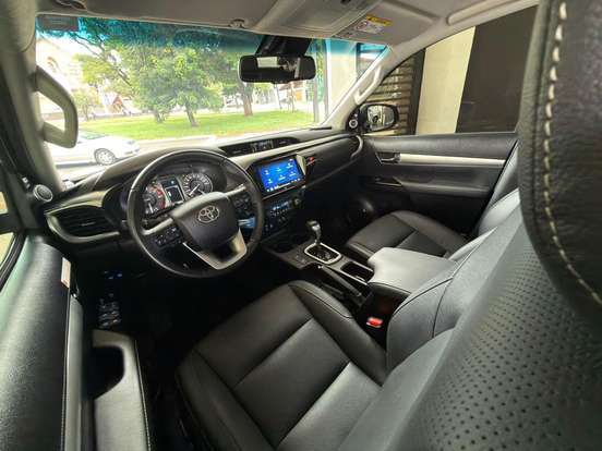 TOYOTA-HILUX-2023