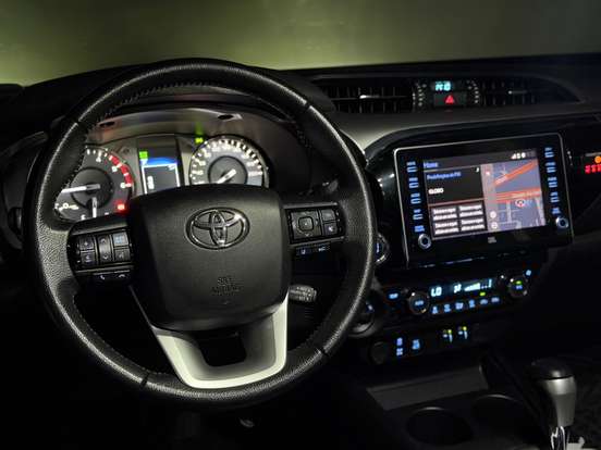 TOYOTA-HILUX-2.8 D-4D TURBO DIESEL CD SRX 4X4 AUTOMÁTICO TOYOTA-HILUX-2021