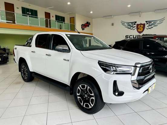 TOYOTA-HILUX-2023