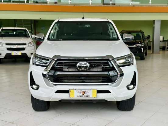 TOYOTA-HILUX-2.8 D-4D TURBO DIESEL CD SRX 4X4 AUTOMÁTICO TOYOTA-HILUX-2023
