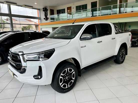 TOYOTA-HILUX-2023