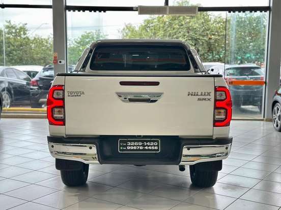 TOYOTA-HILUX-2023