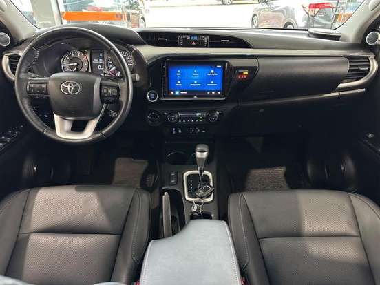 TOYOTA-HILUX-2.8 D-4D TURBO DIESEL CD SRX 4X4 AUTOMÁTICO TOYOTA-HILUX-2023