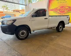 TOYOTA HILUX 2.8 D-4D TURBO DIESEL CS 4X4 MANUAL TOYOTA HILUX 2.8 D-4D TURBO DIESEL CS 4X4 MANUAL