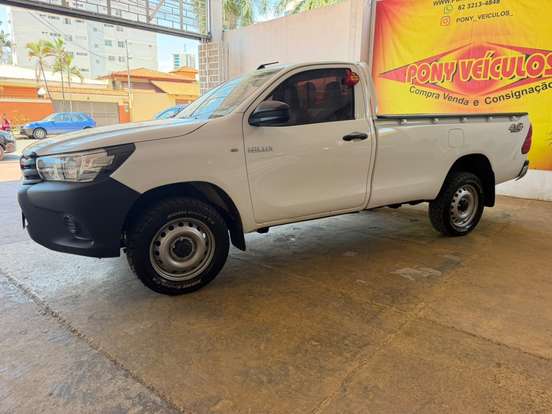 TOYOTA-HILUX-2.8 D-4D TURBO DIESEL CS 4X4 MANUAL TOYOTA-HILUX-2023