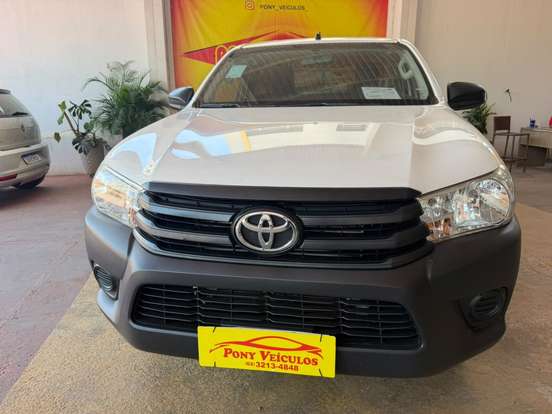TOYOTA-HILUX-2023