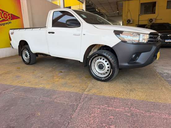 TOYOTA-HILUX-2.8 D-4D TURBO DIESEL CS 4X4 MANUAL TOYOTA-HILUX-2023