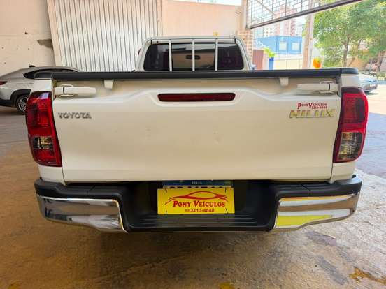 TOYOTA-HILUX-2.8 D-4D TURBO DIESEL CS 4X4 MANUAL TOYOTA-HILUX-2023