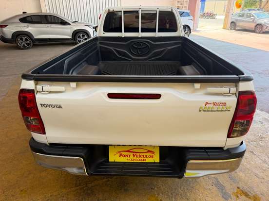 TOYOTA-HILUX-2023