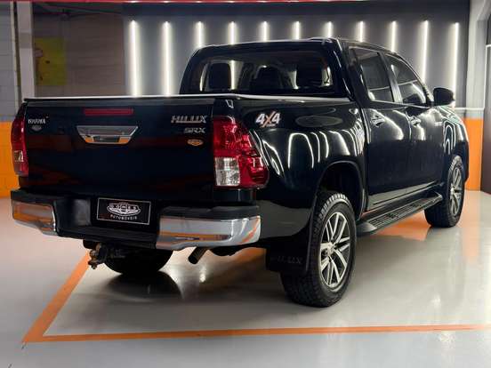 TOYOTA-HILUX-2017