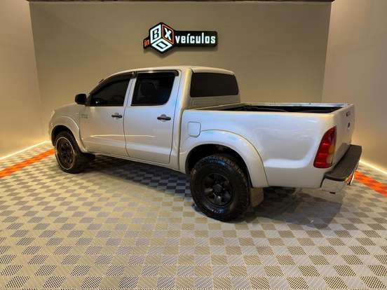 TOYOTA-HILUX-2010