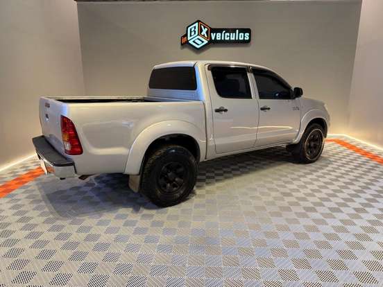 TOYOTA-HILUX-3.0 SRV 4X4 CD 16V TURBO INTERCOOLER DIESEL 4P AUTOMÁTICO TOYOTA-HILUX-2010