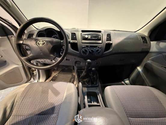 TOYOTA-HILUX-2010