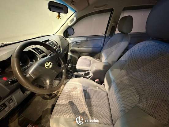 TOYOTA-HILUX-2010