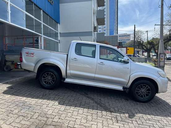 TOYOTA-HILUX-2014