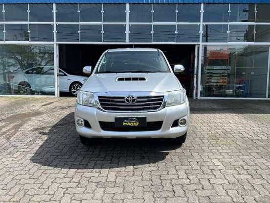 TOYOTA-HILUX-2014