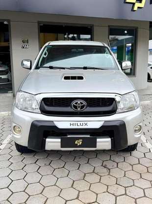 TOYOTA-HILUX-2011