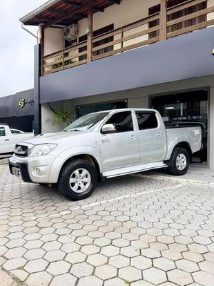TOYOTA-HILUX-2011