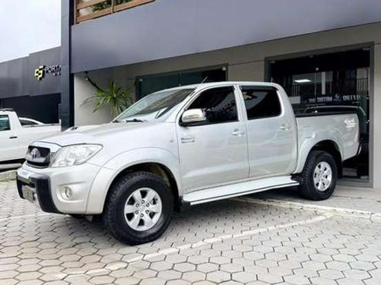 TOYOTA-HILUX-3.0 SRV 4X4 CD 16V TURBO INTERCOOLER DIESEL 4P AUTOMÁTICO TOYOTA-HILUX-2011