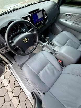 TOYOTA-HILUX-2011
