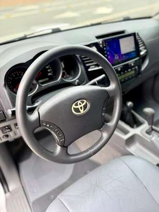TOYOTA-HILUX-2011