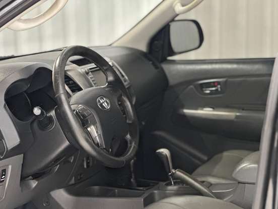 TOYOTA-HILUX-2012