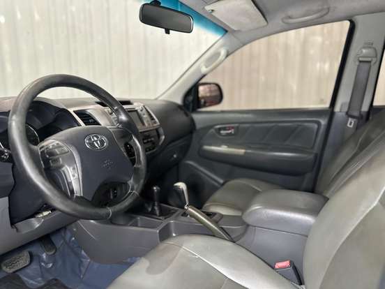 TOYOTA-HILUX-2012