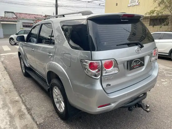 TOYOTA-HILUX SW4-2015