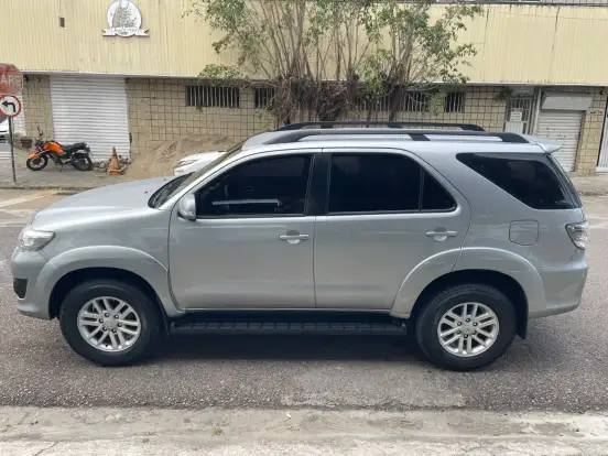TOYOTA-HILUX SW4-2.7 SR 7 LUGARES 4X2 16V FLEX 4P AUTOMÁTICO TOYOTA-HILUX SW4-2015