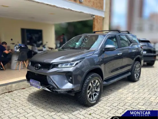 TOYOTA-HILUX SW4-2.8 D-4D TURBO DIESEL DIAMOND 7L 4X4 AUTOMÁTICO TOYOTA-HILUX SW4-2023
