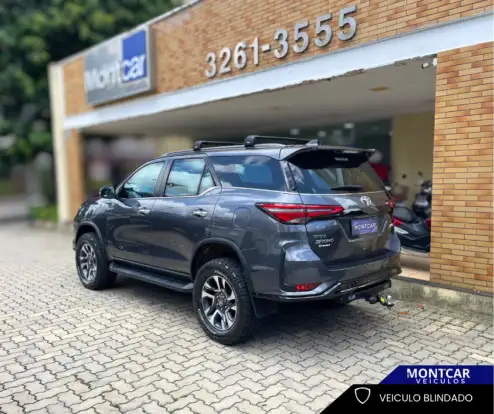 TOYOTA-HILUX SW4-2023