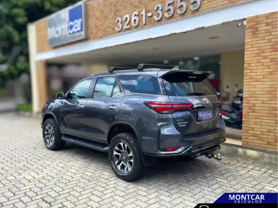 TOYOTA-HILUX SW4-2.8 D-4D TURBO DIESEL DIAMOND 7L 4X4 AUTOMÁTICO TOYOTA-HILUX SW4-2023