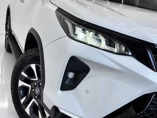 TOYOTA-HILUX SW4-2022