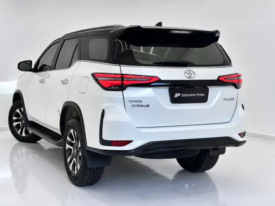 TOYOTA-HILUX SW4-2022